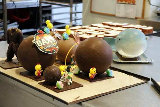 Image of 'mones,' the chocolate figures that adorn the traditional Easter cakes (by Gemma Aleman)